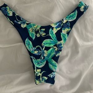 ( NWOT) Cute floral bikini bottom